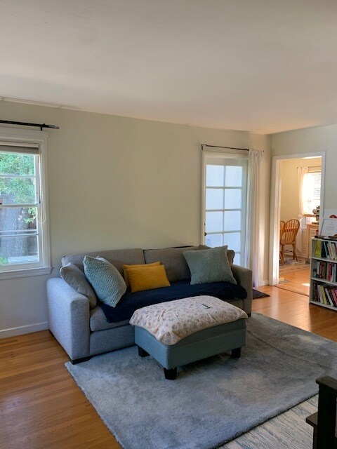 Photo - 585 California St