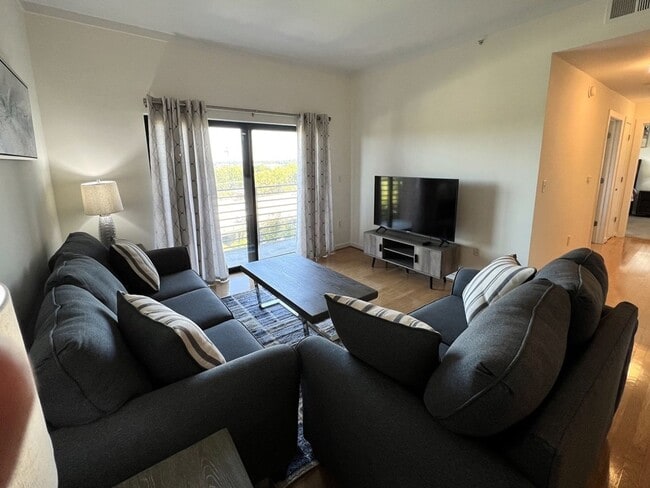 Photo - 715 N Church St