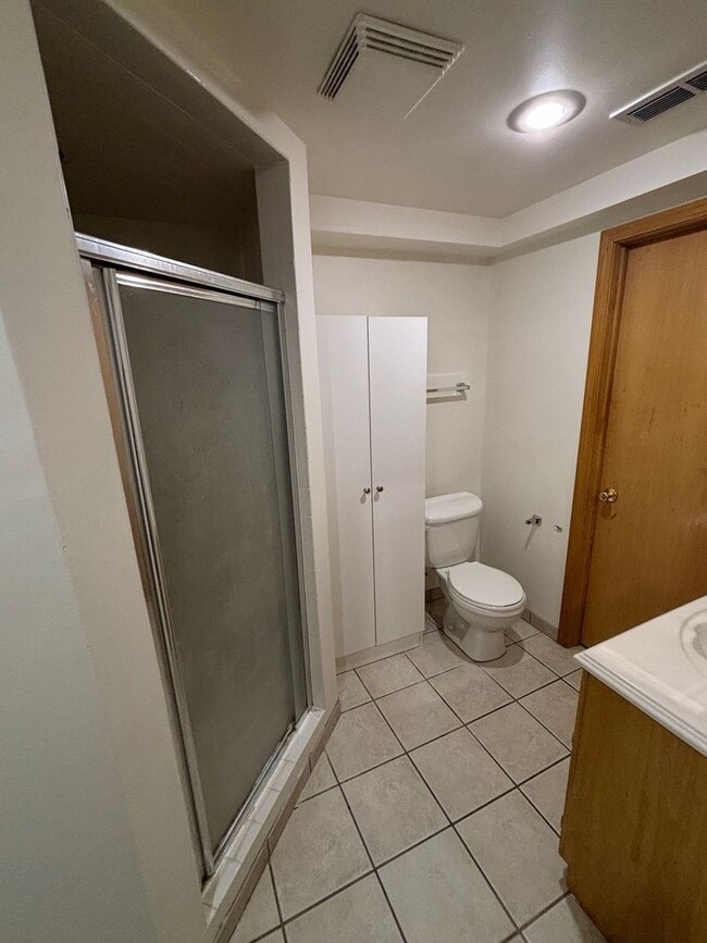 Building Photo - Charming Home in Prime Edina Location