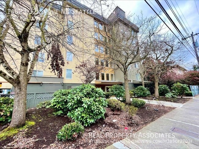 Building Photo - 14023 32nd Ave NE Unit 204 Rental