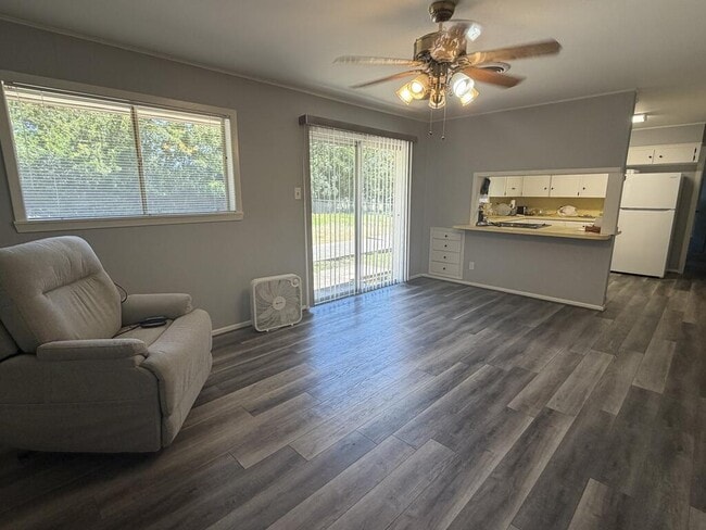 802 Lake Dr