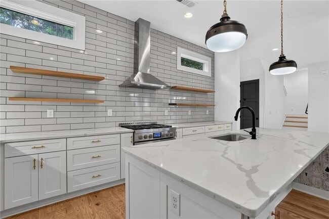 Photo - 244 Locust St NE