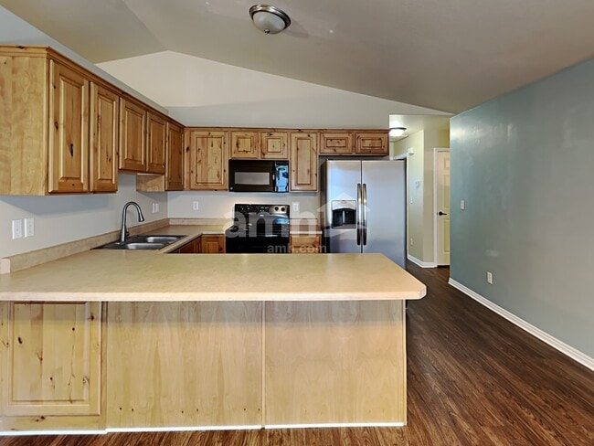 Photo - 260 N 360 W