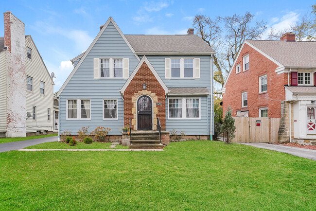 Cozy and Bright 3-Bedroom Home - Cozy and Bright 3-Bedroom Home