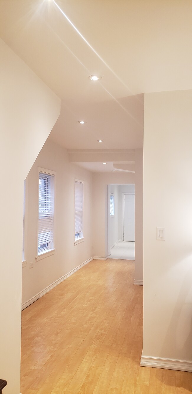 Photo - Stunning, very large two bedroom apt in St. Claire west ((St. Claire & Oakwood)) rarely available Unit Main