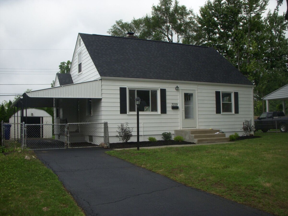 **3-BEDROOM CAPE COD IN NORTH COLUMBUS!!** - **3-BEDROOM CAPE COD IN NORTH COLUMBUS!!**