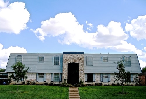 Photo - Melrose Place Apartments
