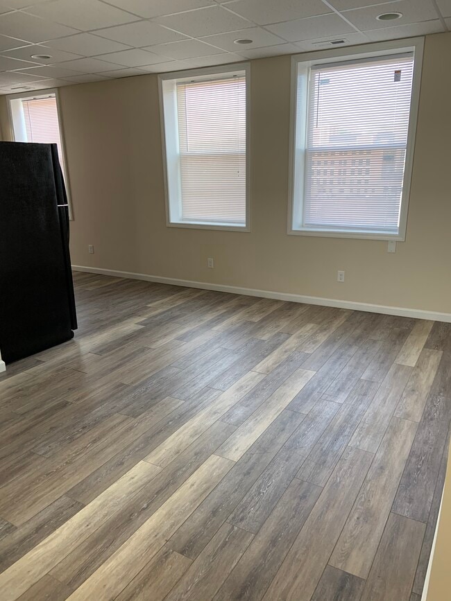 387 High St