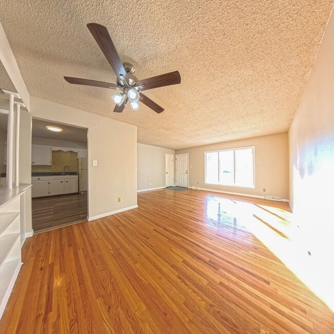 Photo - Spacious 3 Bedroom 1 bathroom Ranch located on the South Side