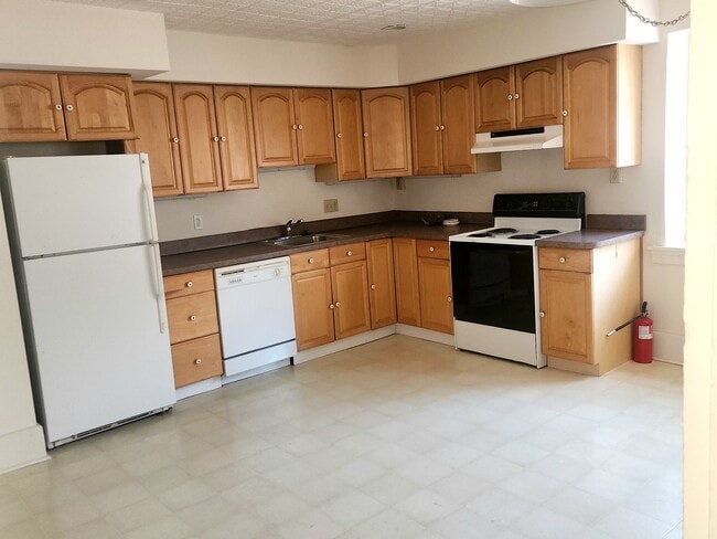 Kitchen - 15 W Oakland Ave Unit 2nd Floor Rear