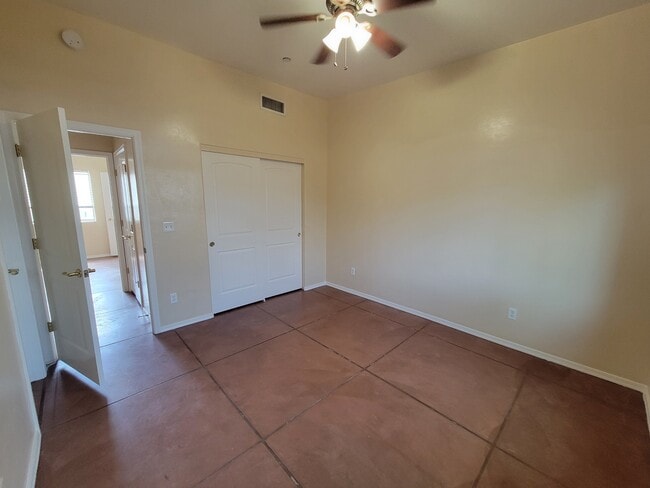 Photo - 3331 E Bermuda St Unidad 3