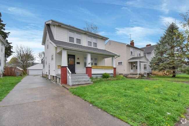 Building Photo - Stylishly Renovated 4 Bed, 2 Bath Single-F... Rental