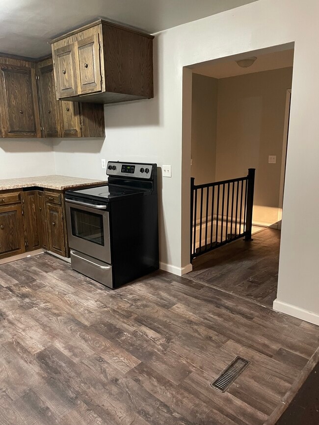 Building Photo - 639 S Main Ave