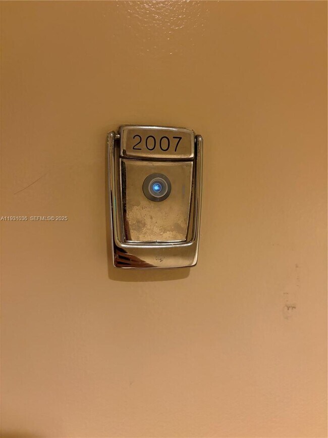 Building Photo - 2475 Brickell Ave Unit 2007