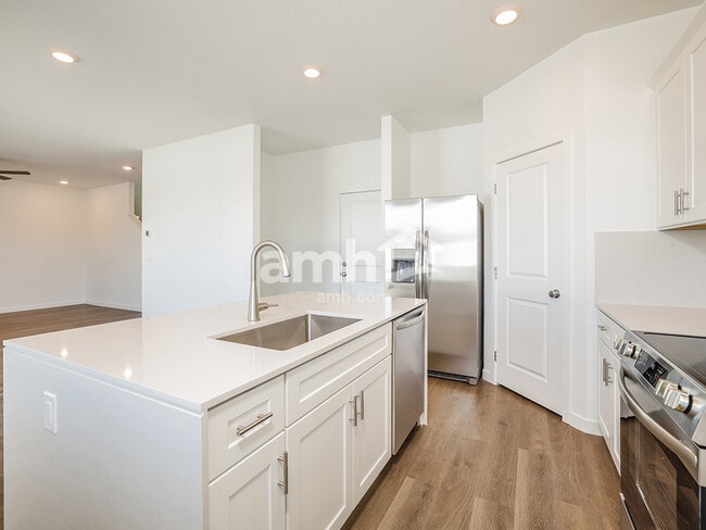 Photo - 2439 Dolly Ave