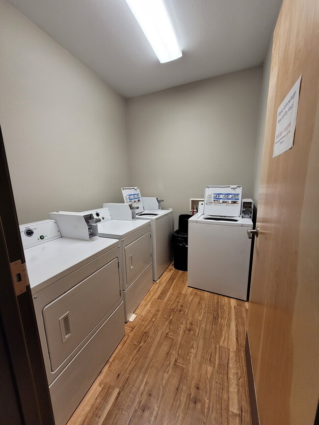 Photo - 3535 Shanly St