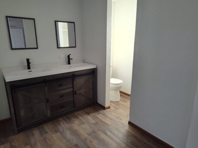 Photo - 702 W Nelson St