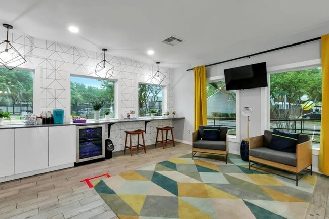 Building Photo - 4401 Glenview Ct