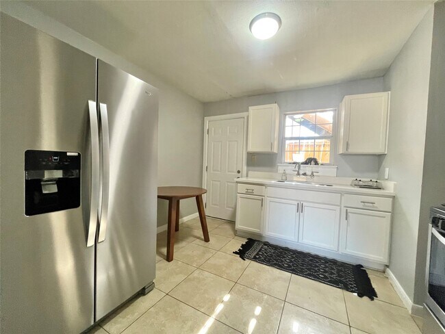 Photo - 2411 Bastrop St Unit 1