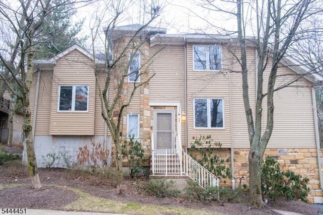 Photo - 55 Clarken Dr