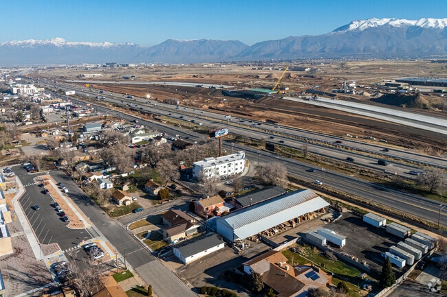 Community Context - Raintree Apartments