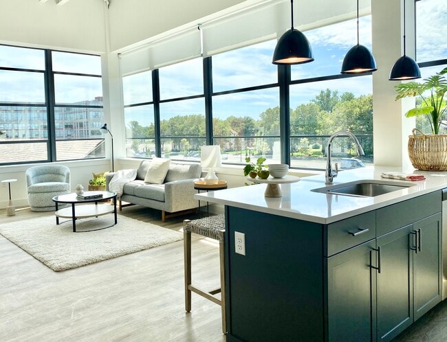 U-Shape - Open Kitchen & Living Area
