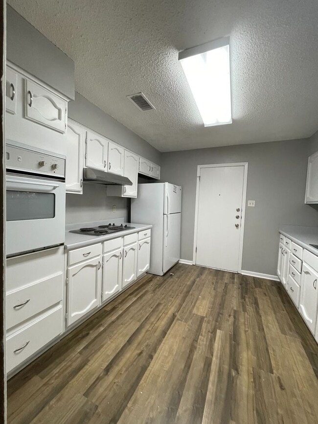 Photo - 3/2 in well established neighborhood