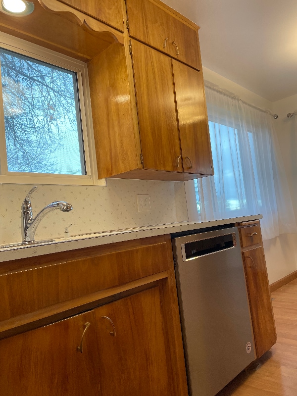 Photo - 129 126th St E