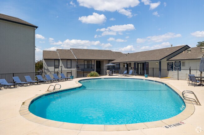 Building Photo - Peaks at Live Oak