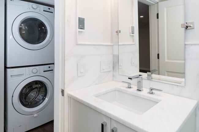 Photo - 1 School St Unidad R7