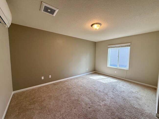 Photo - Lovely 3 bedroom/2.5 Bath Townhouse