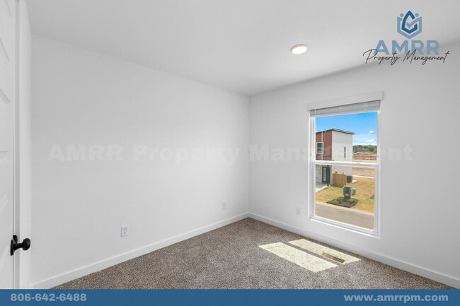 Photo - 511 Solar St