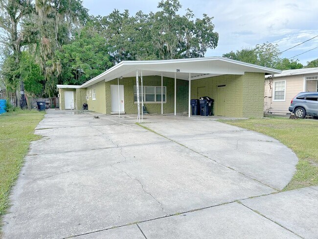 817 Concord St Unidad Main House