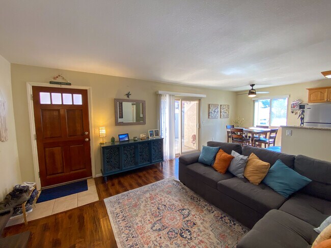 Building Photo - 2616 Alpine Blvd Unit 7