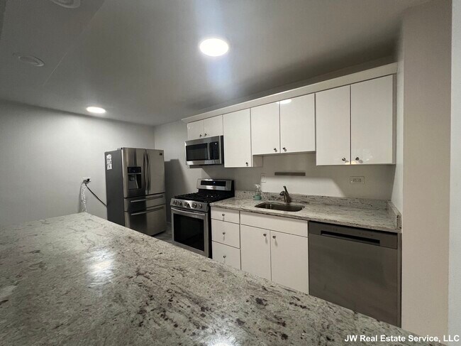 2 Hawthorne Pl Unit 3M