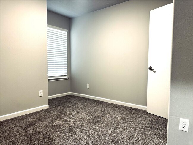 Building Photo - 2706 Star Peak Dr