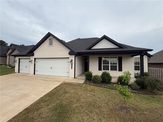 Photo - 805 Carlock Dr