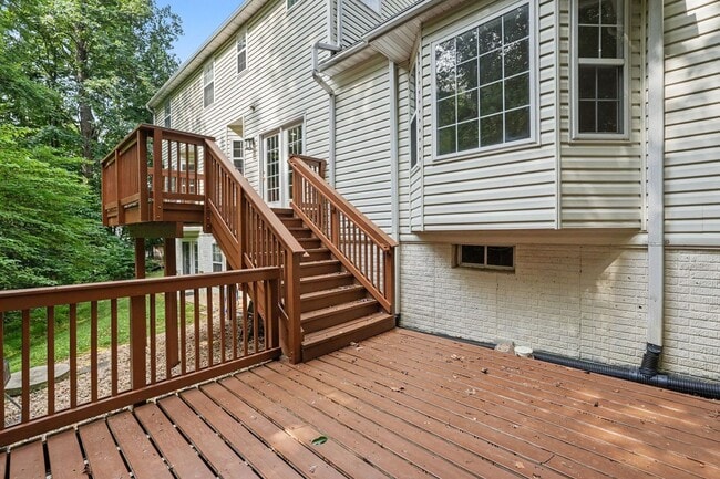 24 Crestwood Ln