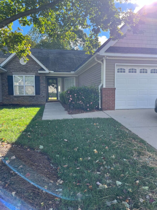 Photo - "Charming 3-Bed Townhouse with Granite Tou...