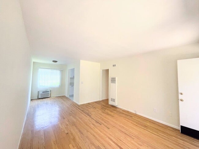 Photo - 11230 Hortense St Unidad #4