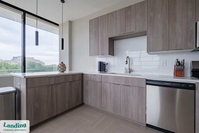 Photo - 600 19th St N Unidad 605