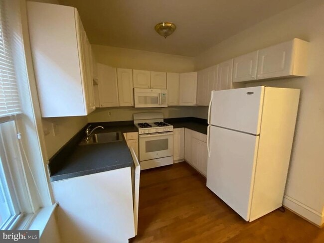 Photo - 316 S 43rd St Apartment Unit 3