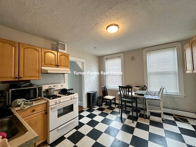 Building Photo - 32 Gordon St Unit 3