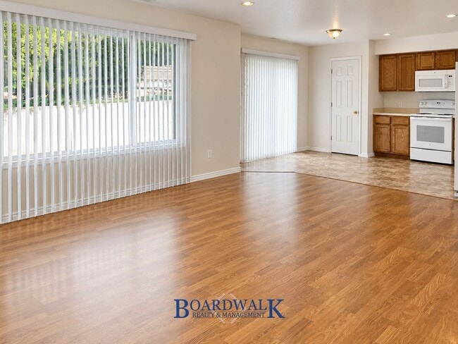 582 N Redwood Rd Unidad 2