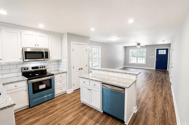 Photo - 619 Flynwood Pl SW