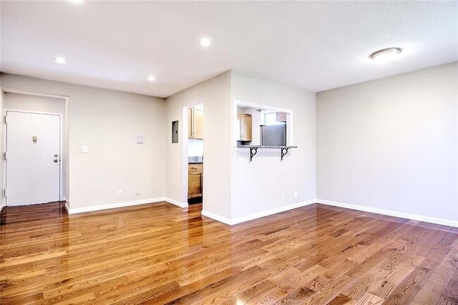 Photo - 274 S Main St