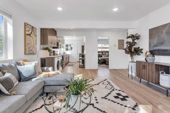 Photo - Renovated Apartment Near the University of... Unit 7