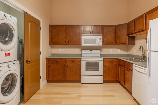 2BR, 1BA - 805SF Layout 2