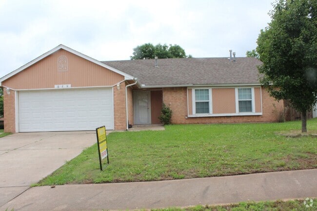 Building Photo - 3 bed 2 bath Rental