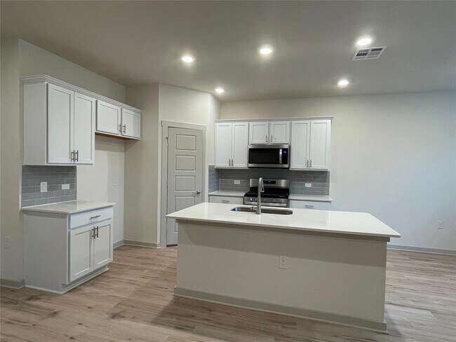 Photo - 13900 Zuhause Dr